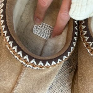 Ugg Tasman slipper size 8 - gently worn